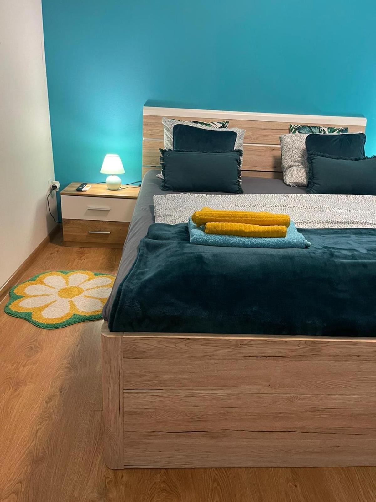 Appartamento Velky Apartman Bratislava Esterno foto