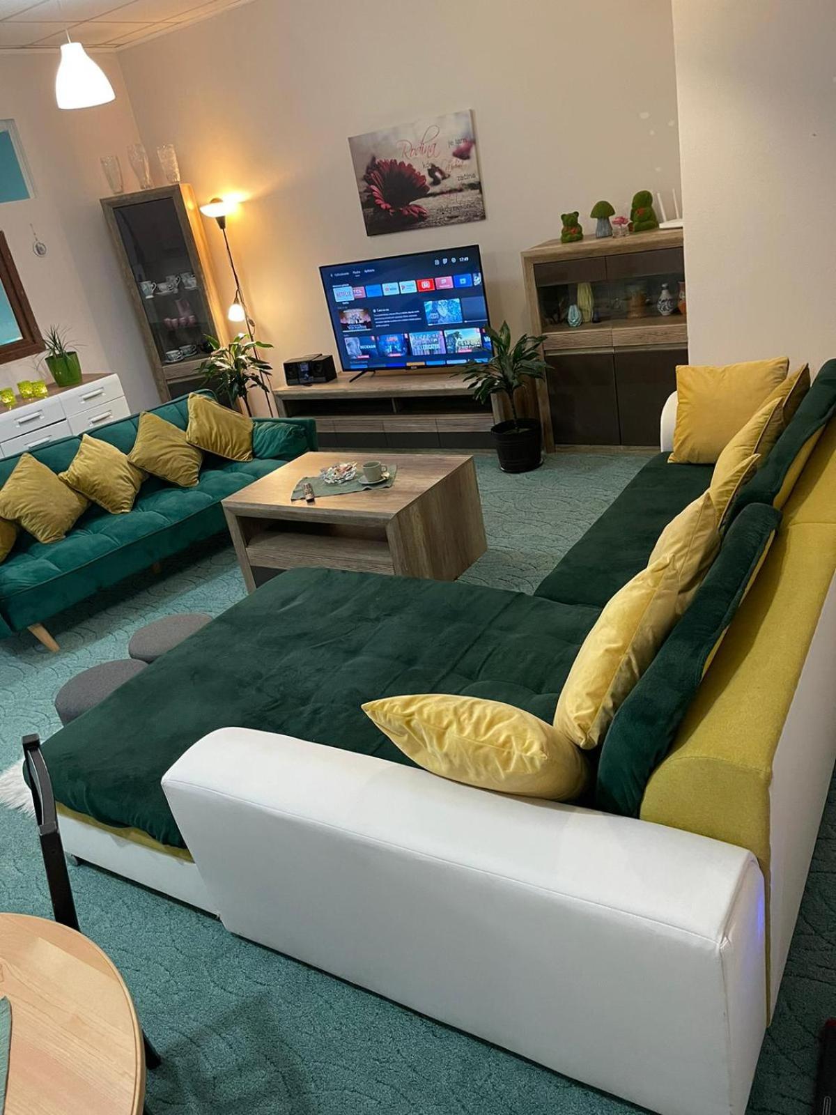 Velky Apartman Bratislava Esterno foto