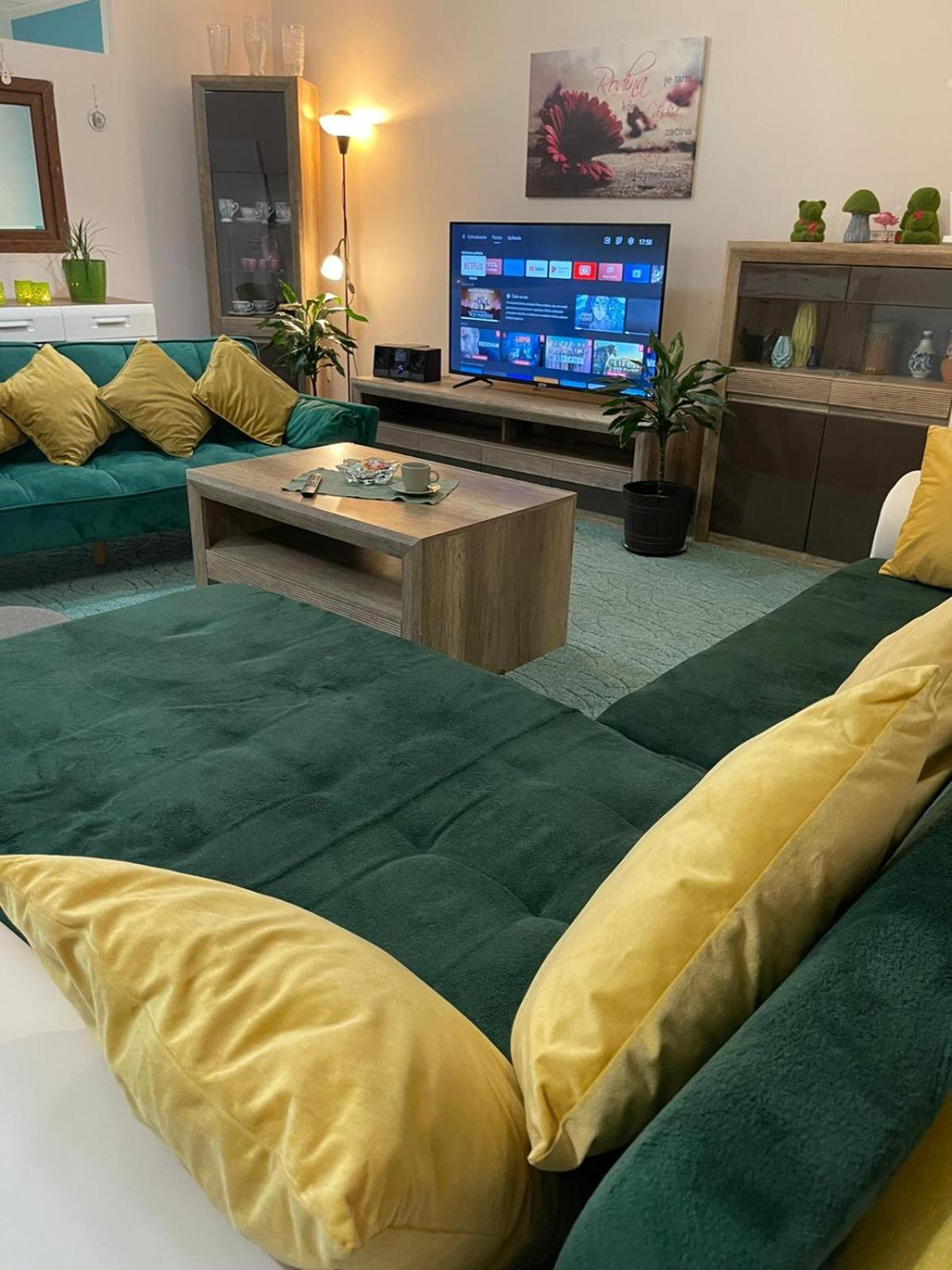 Velky Apartman Bratislava Esterno foto