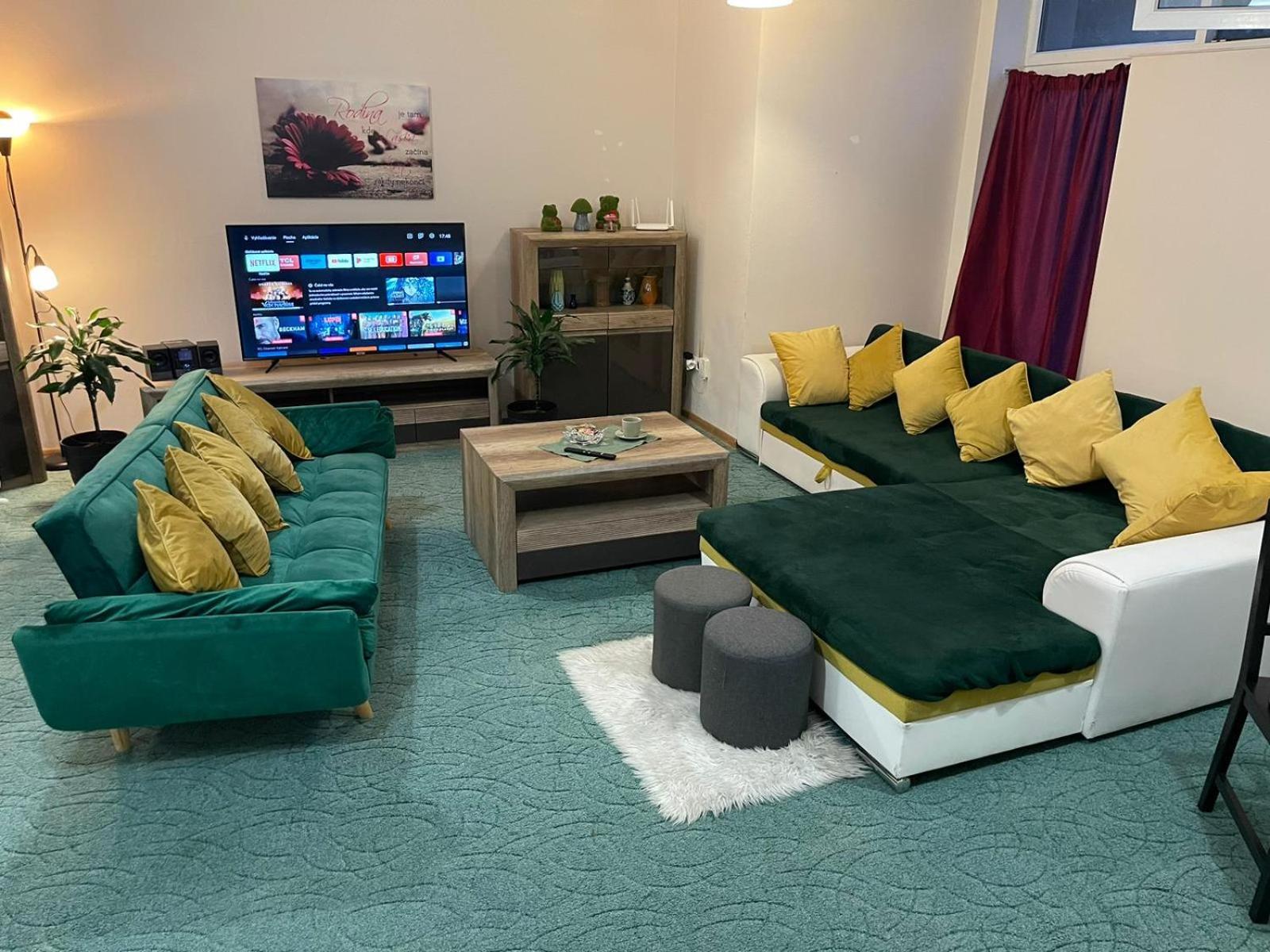 Velky Apartman Bratislava Esterno foto